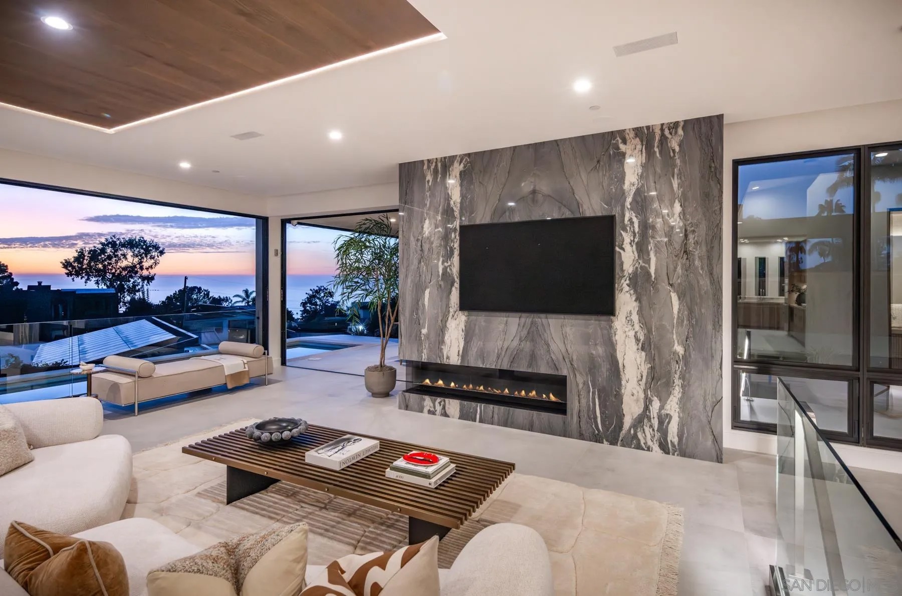 722 Amphitheatre Dr