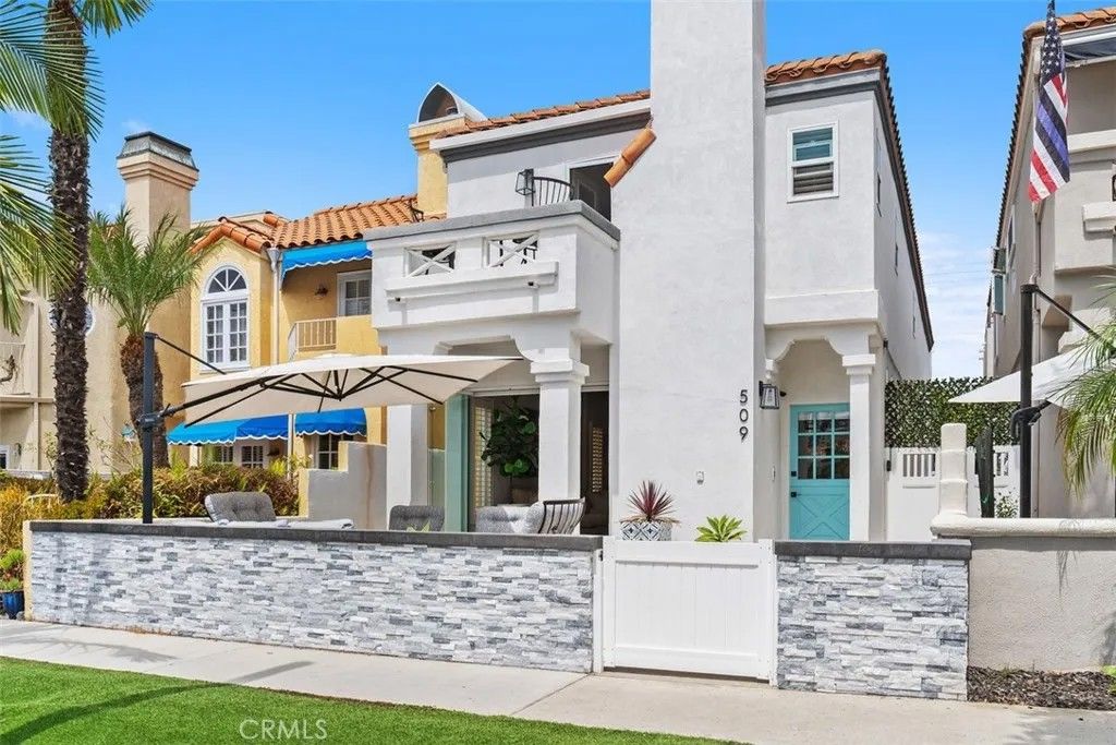 Photo of 509 11th Street, Huntington Beach, CA 92648 (MLS # OC25267816)