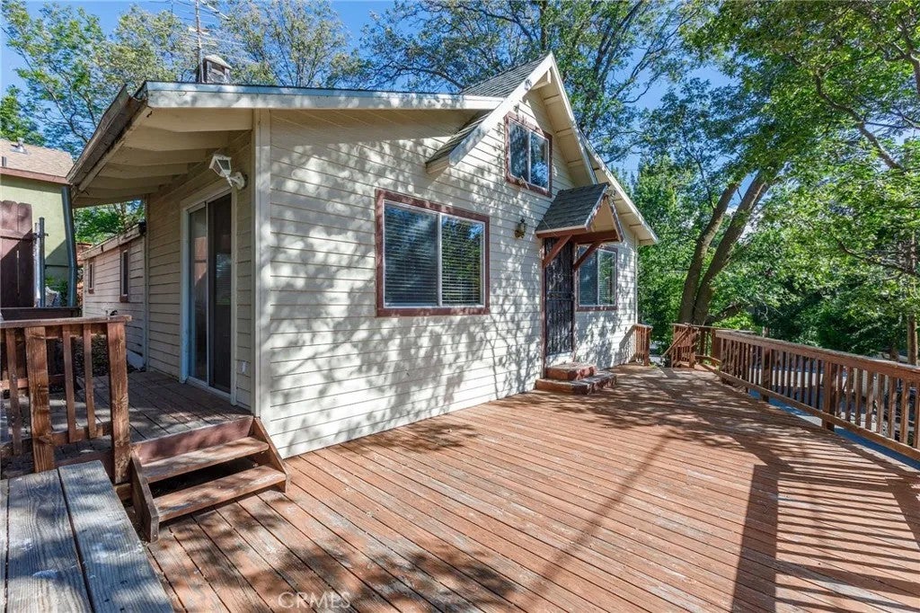 Photo of 29288 Lake View, Cedar Glen, CA 92321 (MLS # IG26119065)