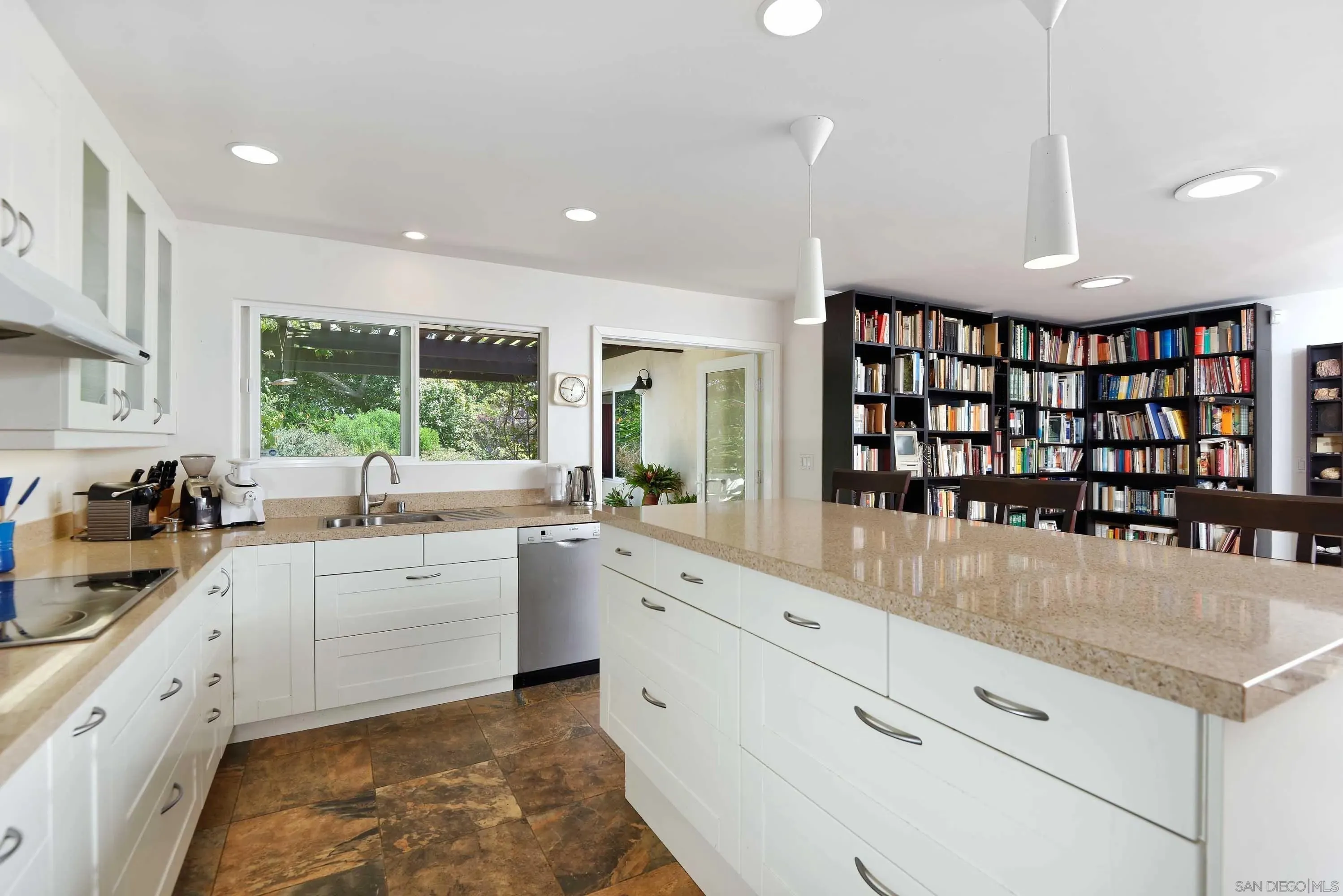 Del Mar, California 92014, United States, 3 Bedrooms Bedrooms, ,2 BathroomsBathrooms,Residential,Active,191045