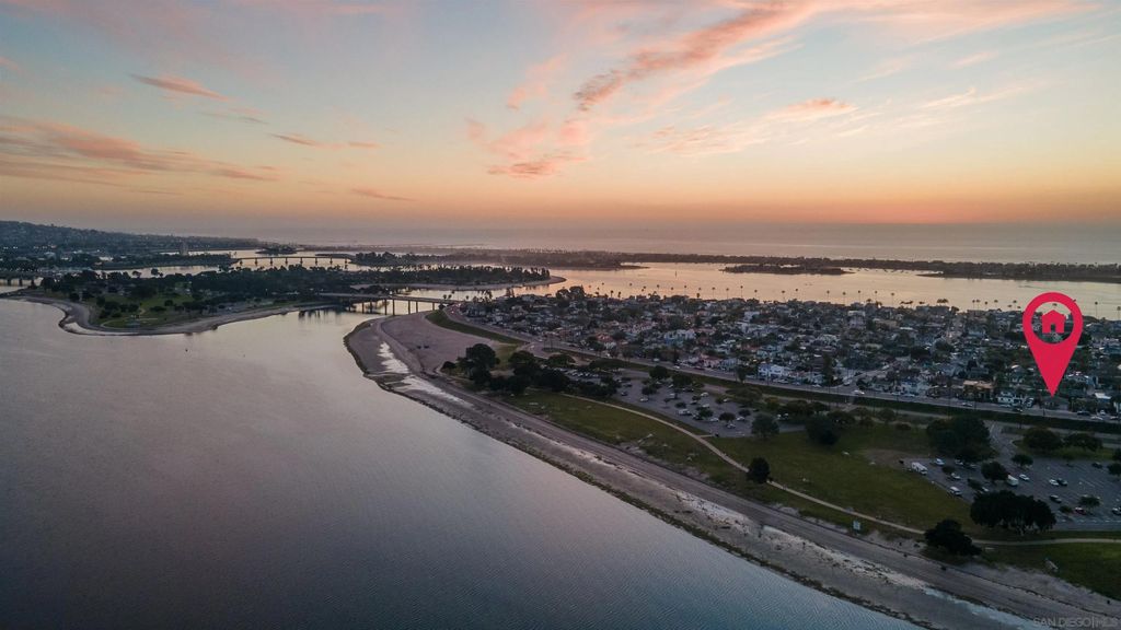 Photo of 3634 Crown Point Dr, San Diego, CA 92109 (MLS # 260002043)