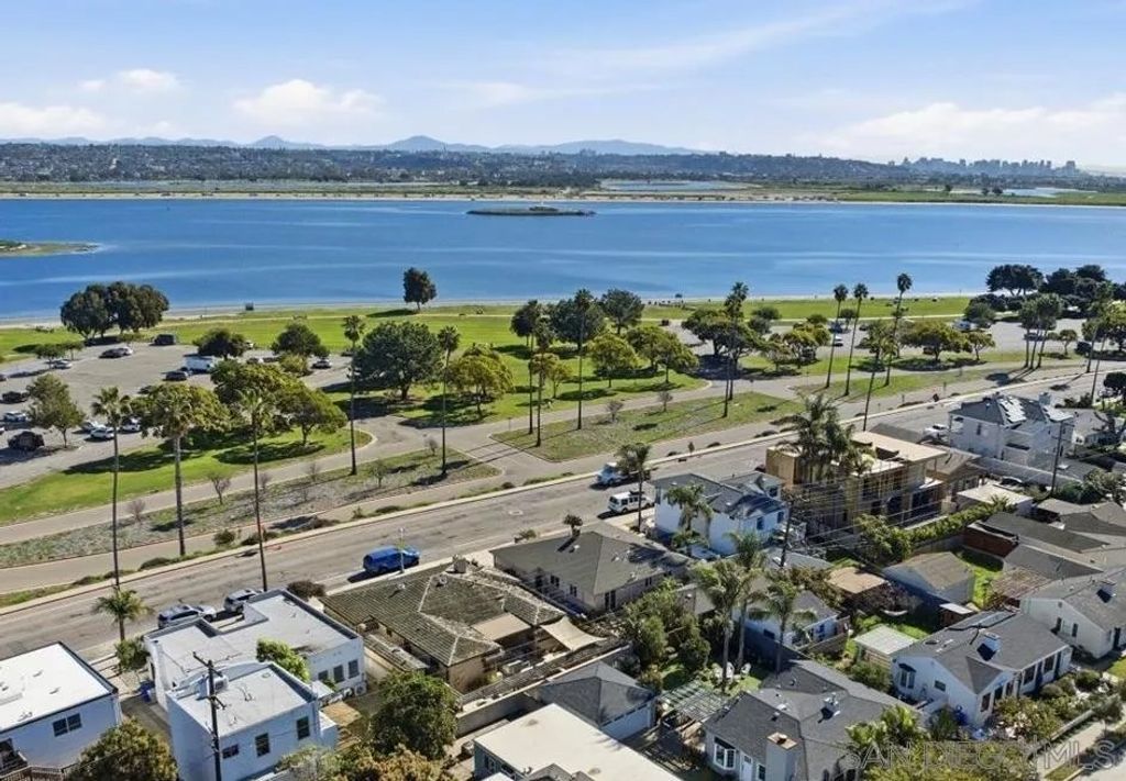 Photo of 3634 Crown Point Dr, San Diego, CA 92109 (MLS # 260002043)