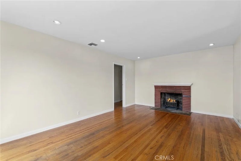 8925 Youngdale