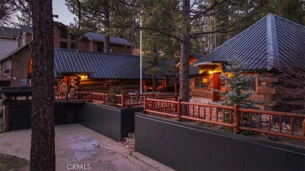 Photo of 39056 Willow Landing, Big Bear Lake, CA 92315 (MLS # IG26033110)