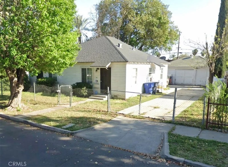 3922 E White