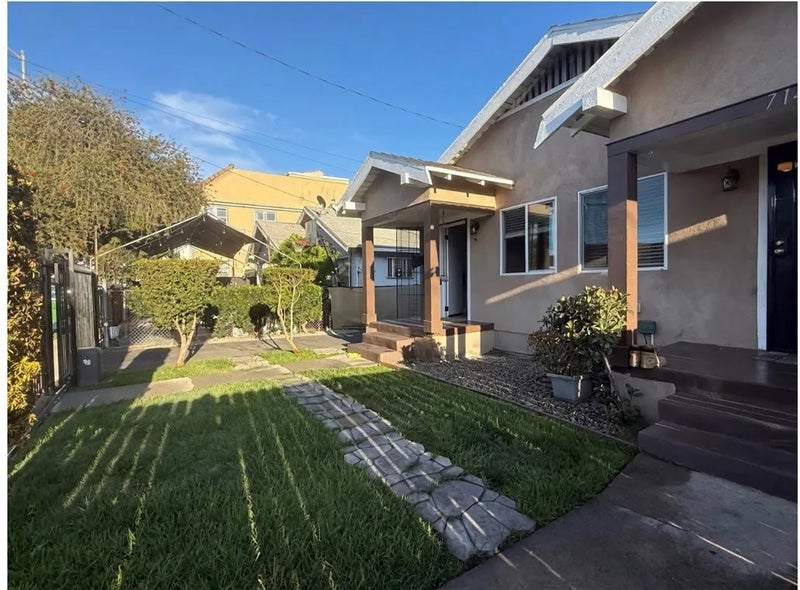 712 W 54th