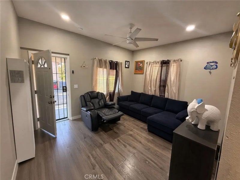 712 W 54th