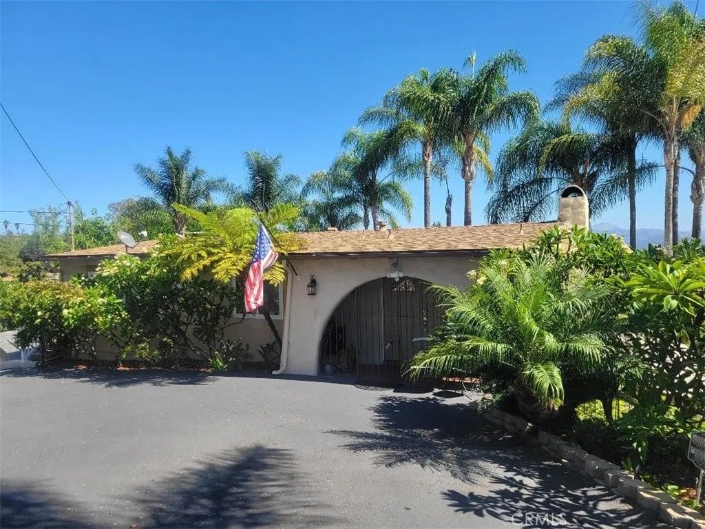 Photo of 10549 Queen Avenue, La Mesa, CA 91941 (MLS # SW25231058)