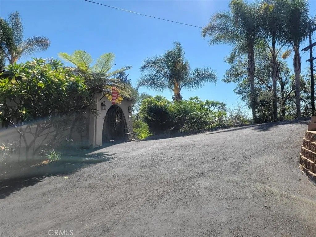 Photo of 10549 Queen Avenue, La Mesa, CA 91941 (MLS # SW25231058)