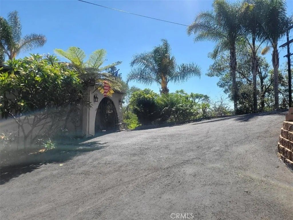 Photo of 10549 Queen Avenue, La Mesa, CA 91941 (MLS # SW25231058)