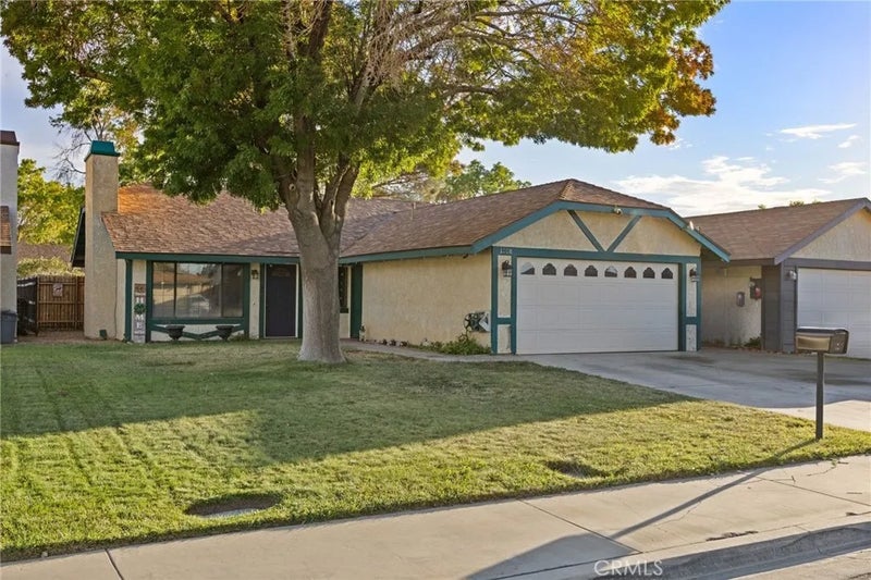 1008 E Newgrove