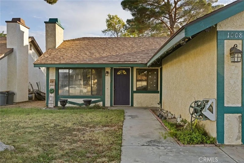 1008 E Newgrove