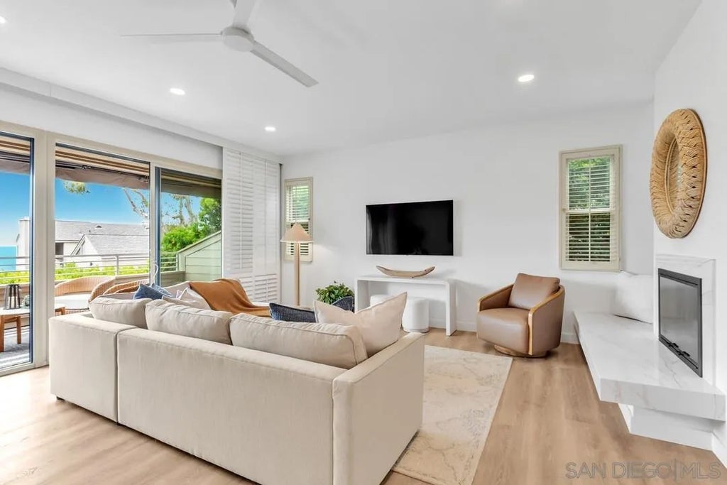Photo of 119 Spinnaker Court, Del Mar, CA 92014 (MLS # 260023455)