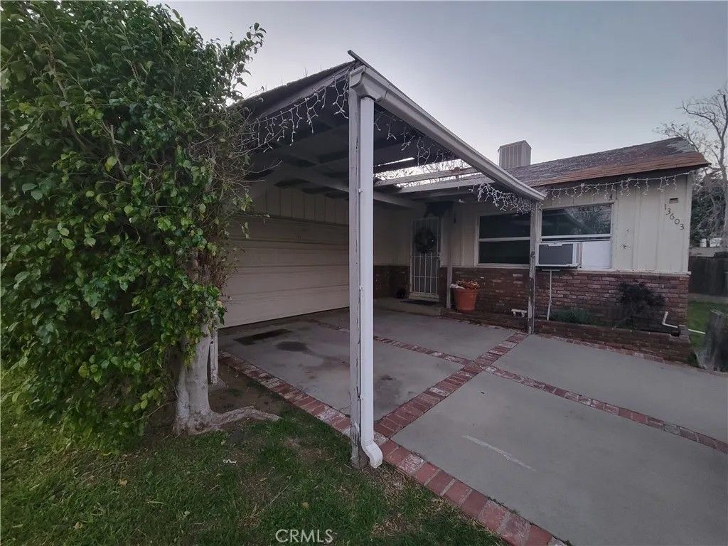 Photo of 13603 Berg, Sylmar, CA 91342 (MLS # SR26007496)