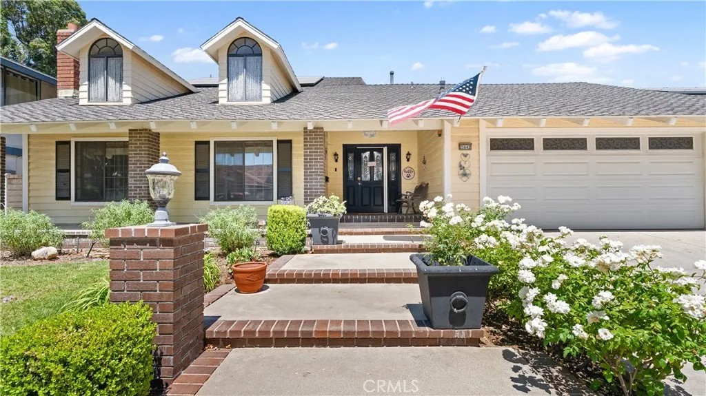 25642 Chimney Rock