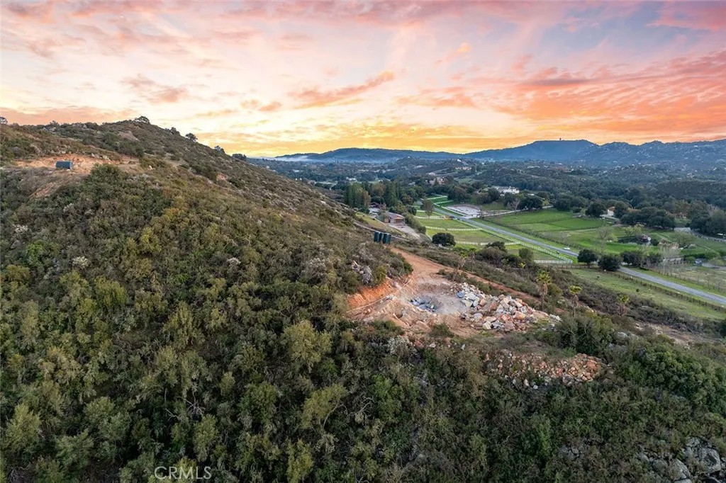 39948 Avenida La Cresta