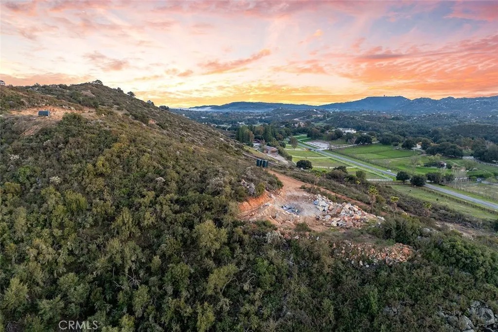 39948 Avenida La Cresta