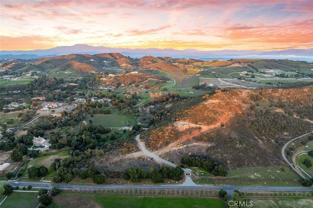 39948 Avenida La Cresta