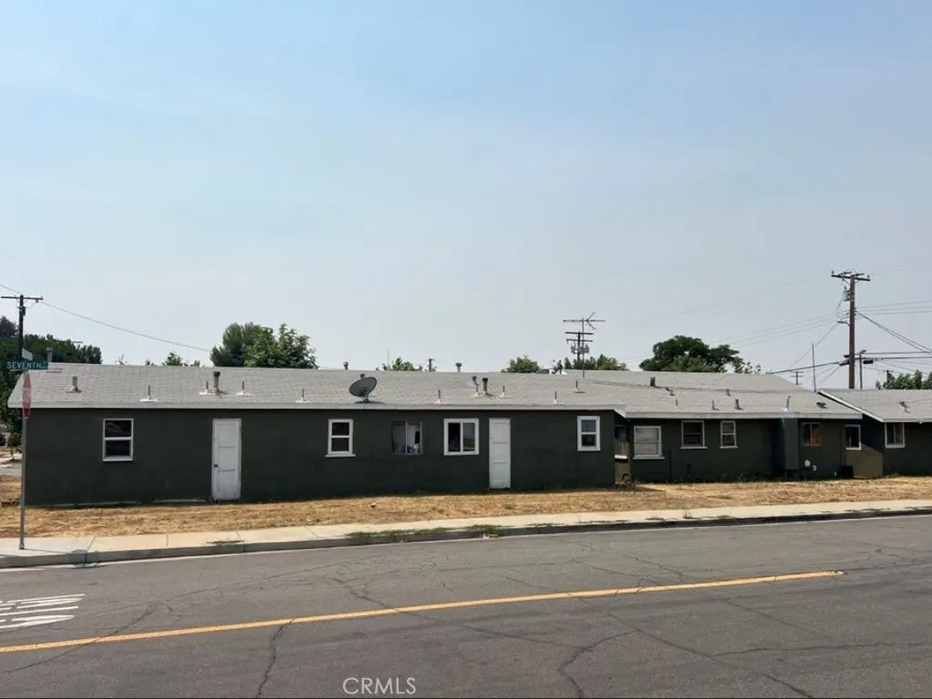 Photo of 677 Magnolia Avenue, Beaumont, CA 92223 (MLS # CV25214521)