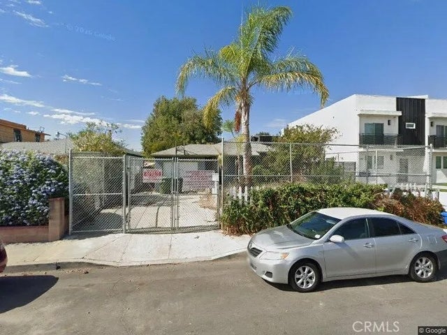 5647 Satsuma, Los Angeles