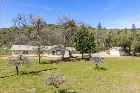 Photo of 50174 Road 620, Oakhurst, CA 93644 (MLS # MD26052390)