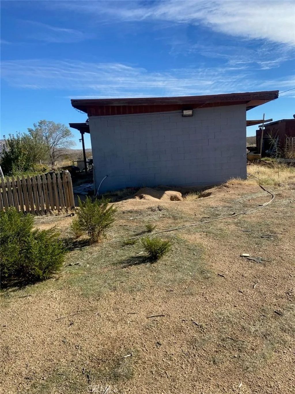 Photo of 11061 Tujunga Dr, Apple Valley, CA 92308 (MLS # DW25273618)