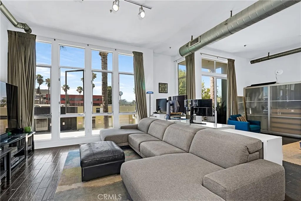 13320 Beach 203