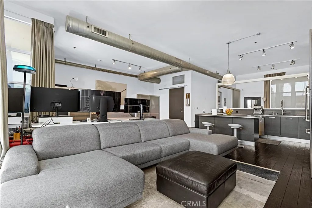 13320 Beach 203