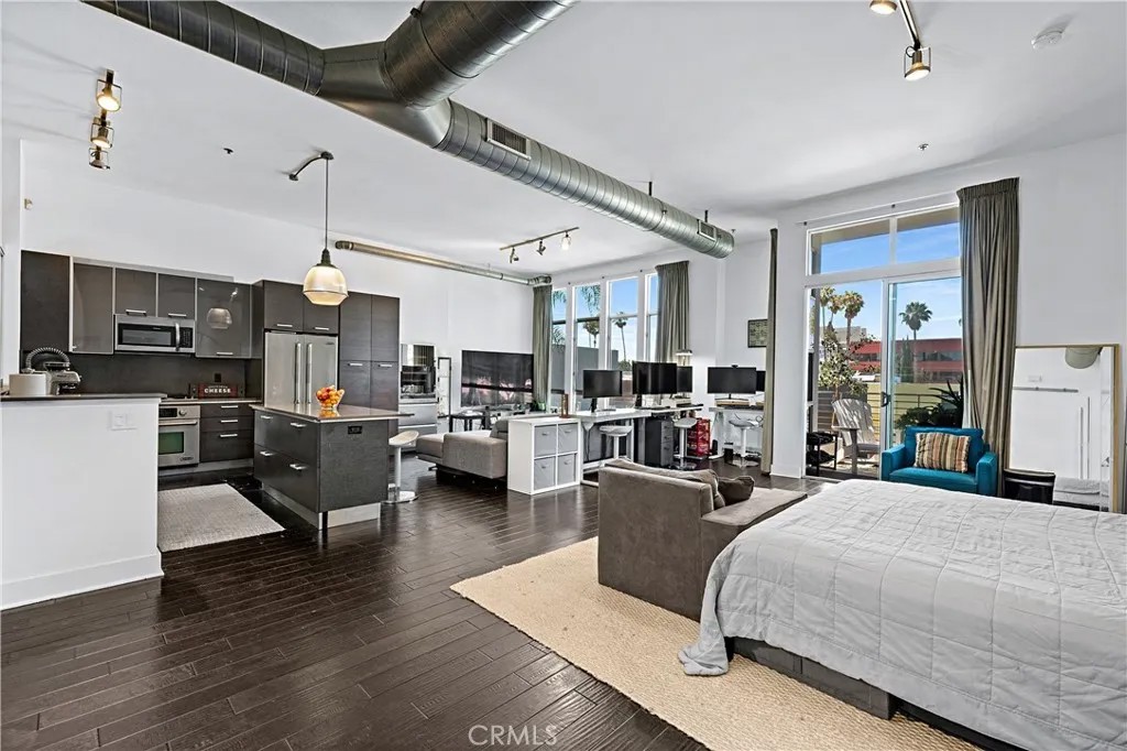 13320 Beach 203