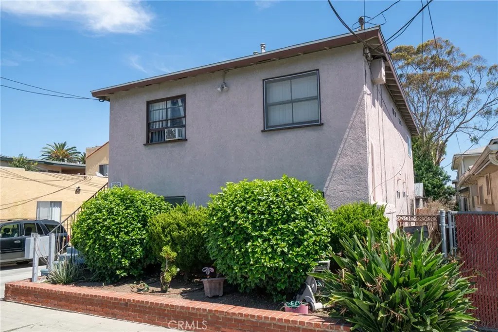 1062 Termino Avenue