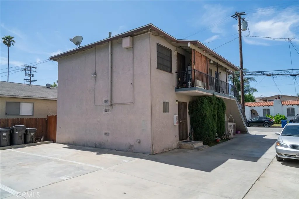1062 Termino Avenue