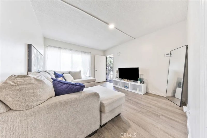 1122 W Huntington Drive 7