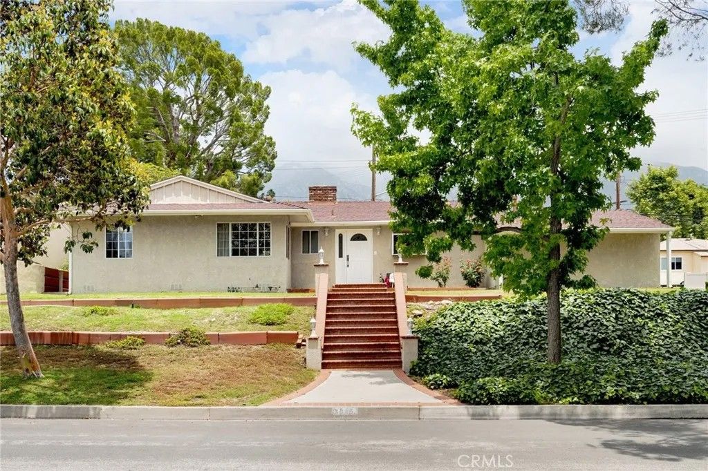 Photo of 3805 Los Olivos Lane, Glendale, CA 91214 (MLS # GD25270177)