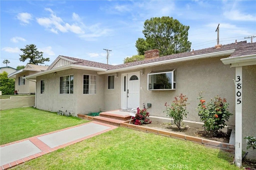 Photo of 3805 Los Olivos Lane, Glendale, CA 91214 (MLS # GD25270177)