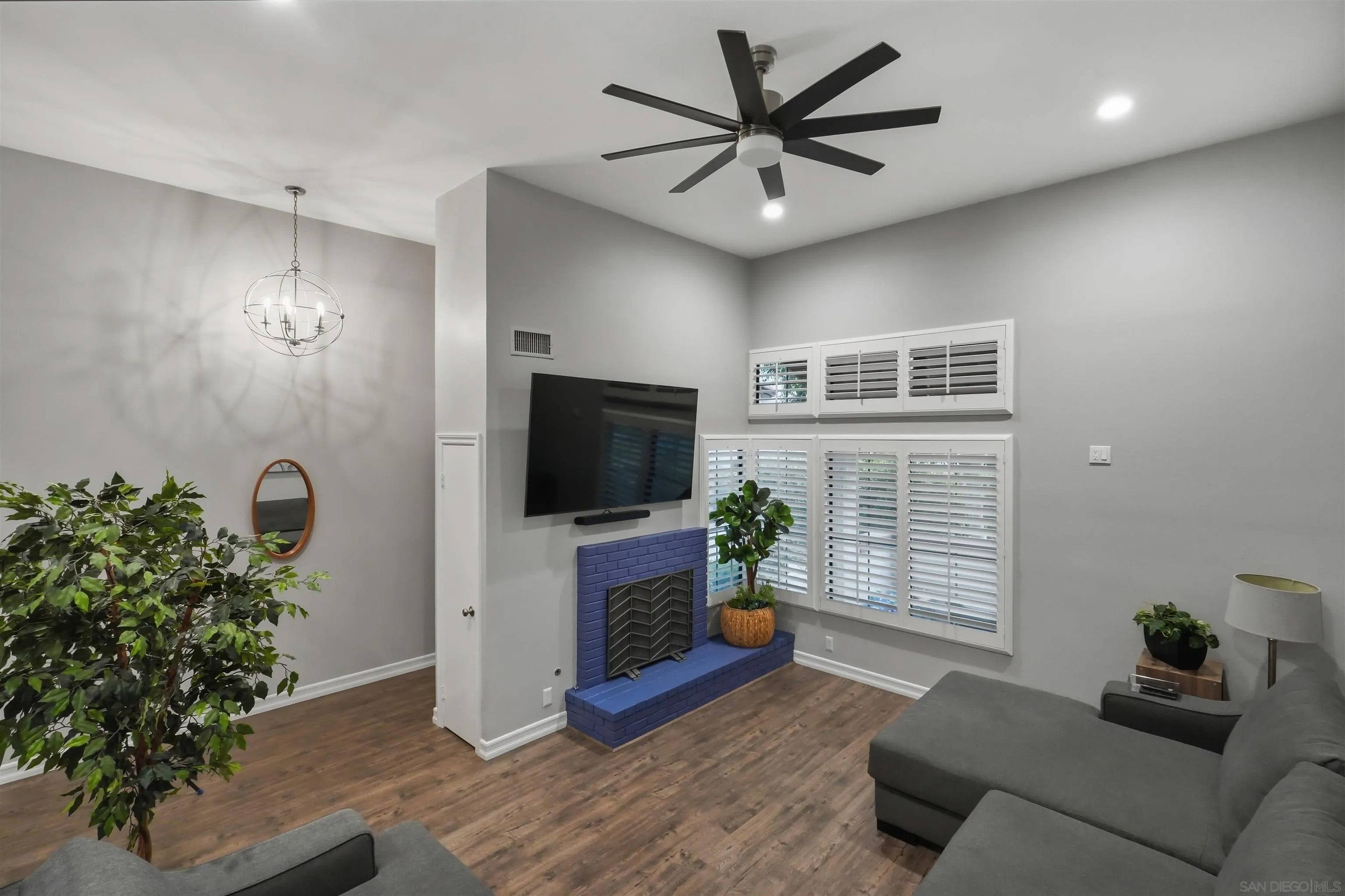 7982 Mission Vista