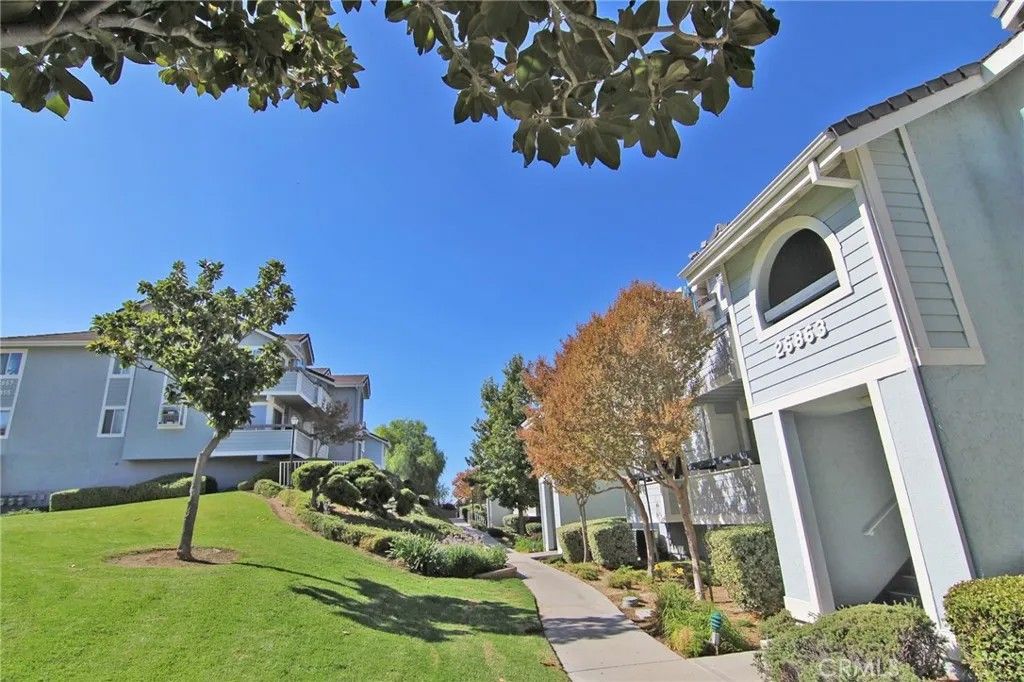 Photo of 26867 Claudette Street #118, Canyon Country, CA 91351 (MLS # SR25246408)