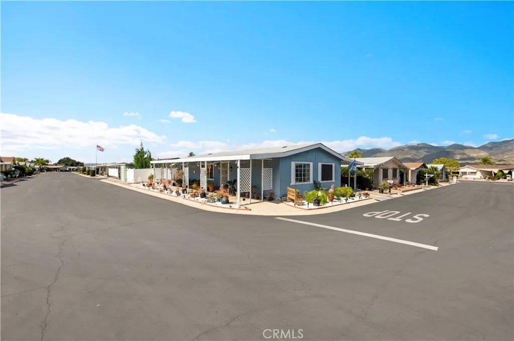 Photo of 24600 Mountain Ave #136, Hemet, CA 92544 (MLS # SW26050619)