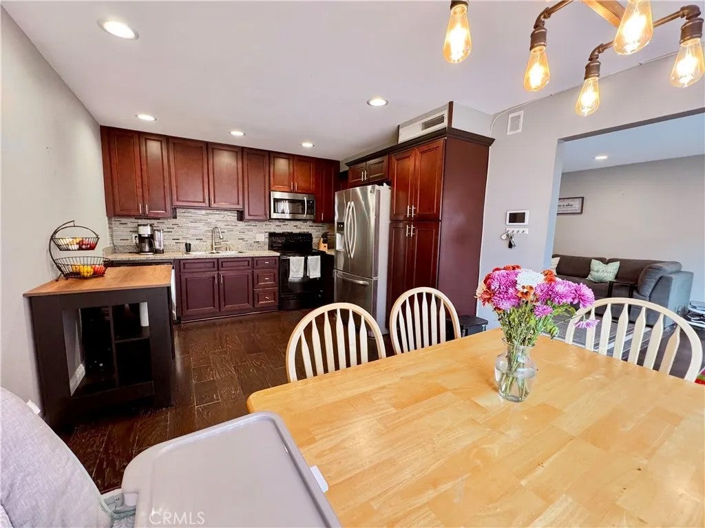 1354 Peppertree