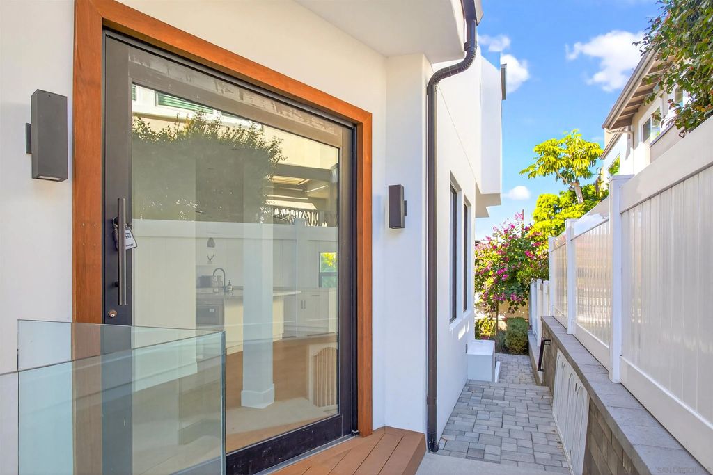 Photo of 746 Bonair St, La Jolla, CA 92037 (MLS # 260003114)