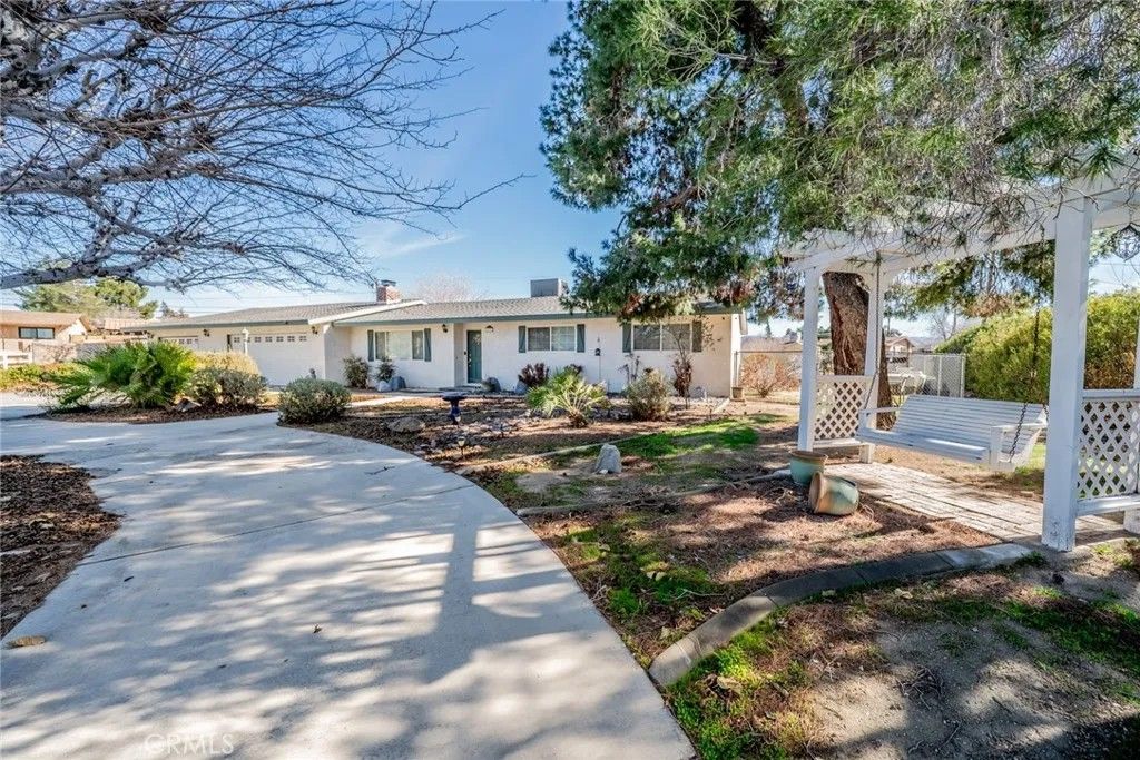 Photo of 14171 Tehachapi Rd, Apple Valley, CA 92307 (MLS # HD26011516)
