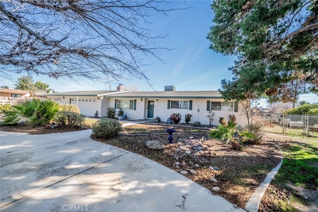 Photo of 14171 Tehachapi Rd, Apple Valley, CA 92307 (MLS # HD26011516)