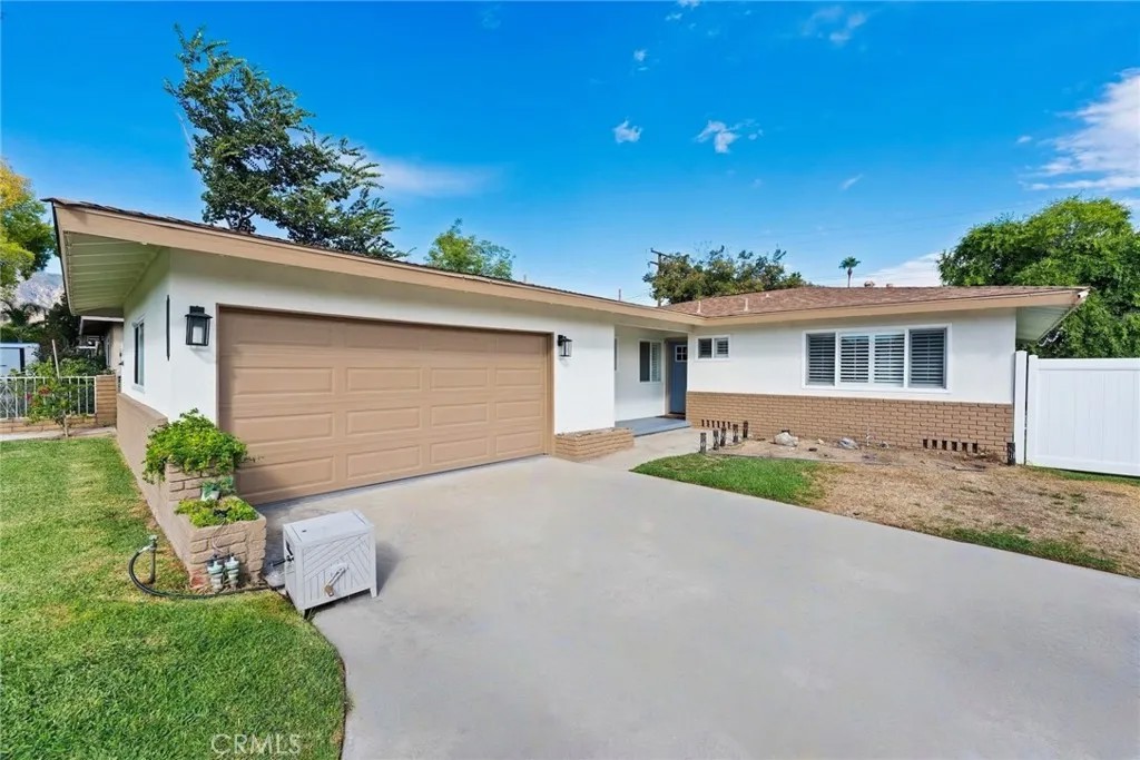 3025 N Alameda Avenue