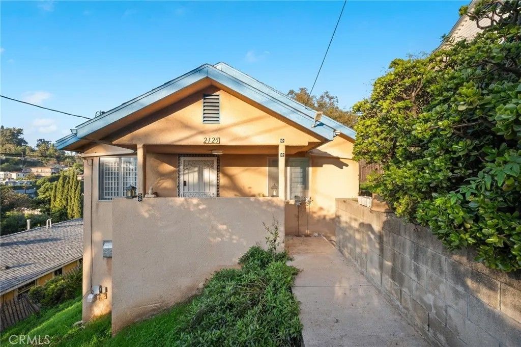 Photo of 2125 Cove Avenue, Los Angeles, CA 90039 (MLS # SR25266752)