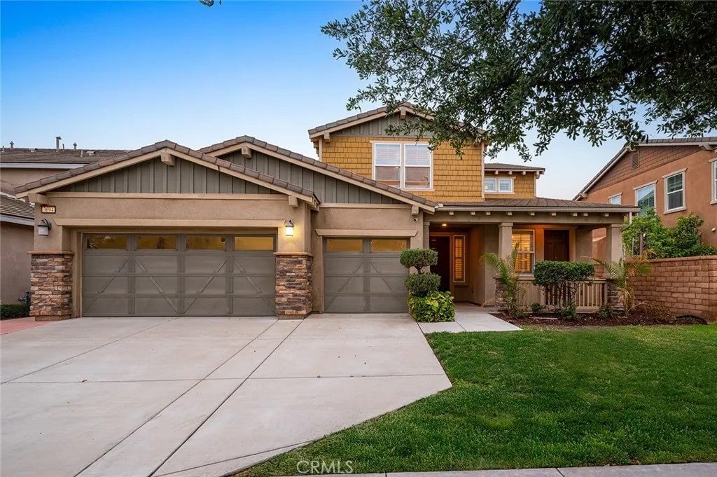 3694 S Grower Avenue