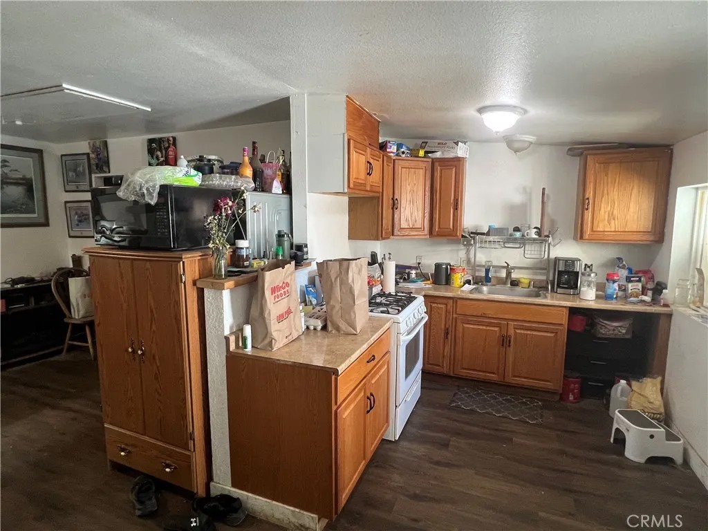 5524 E Commercial