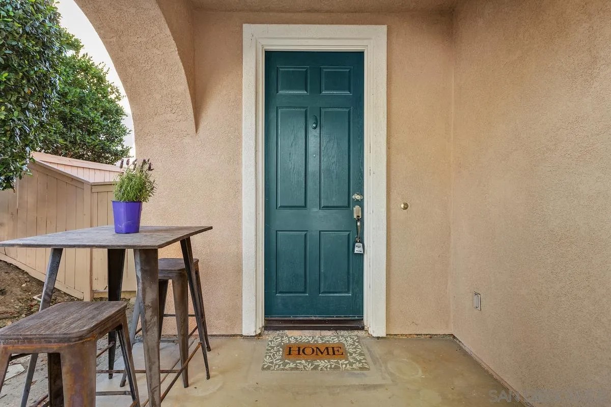 1231 Avenida Amistad