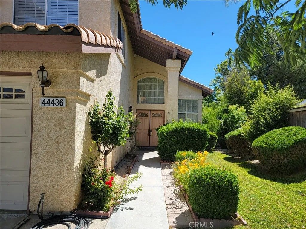 Photo of 44436 Shadowcrest Drive, Lancaster, CA 93536 (MLS # SR26090079)