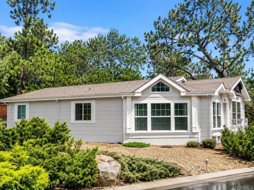 8975 Lawrence Welk Drive 7