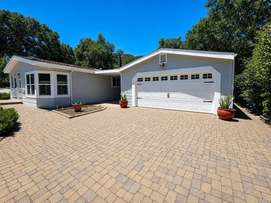 8975 Lawrence Welk Drive 7