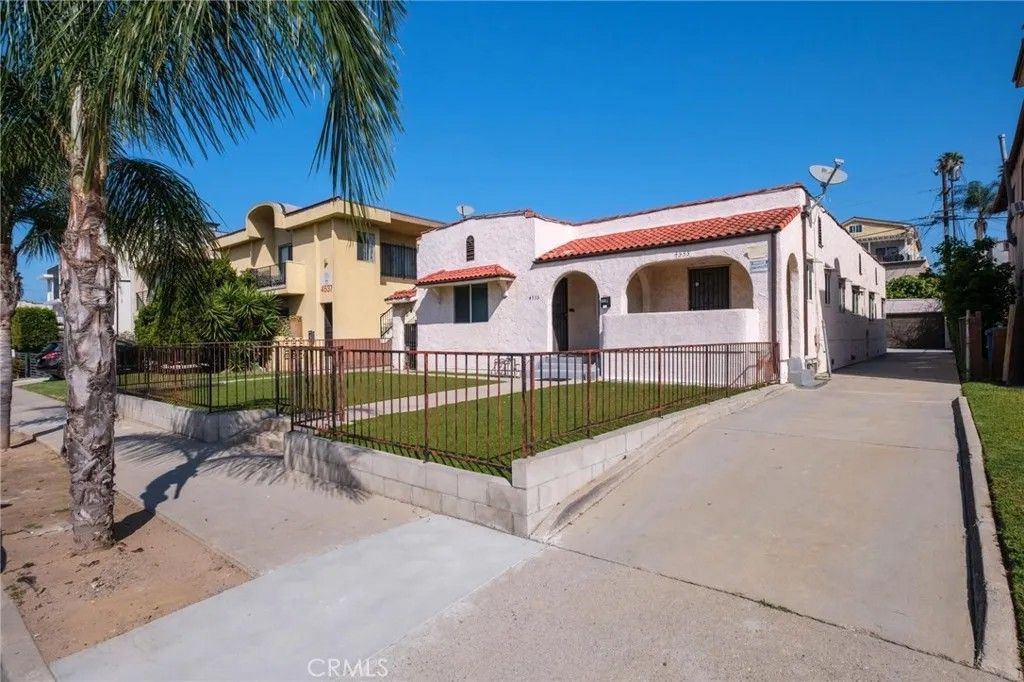 Photo of 4533 Saturn St, Los Angeles, CA 90019 (MLS # SB26047353)